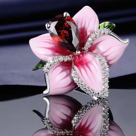 Jewelry - Gorgeous Red Garnet Flower Ring